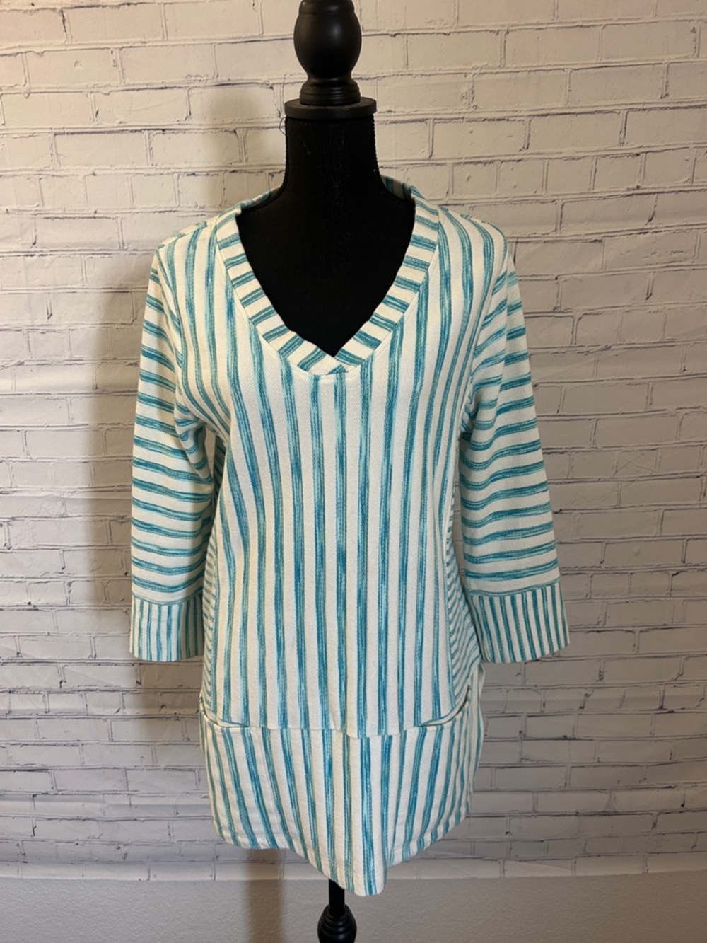 EUC Soft Surroundings size medium. Striped V-Neck Tunic Top in Teal and White